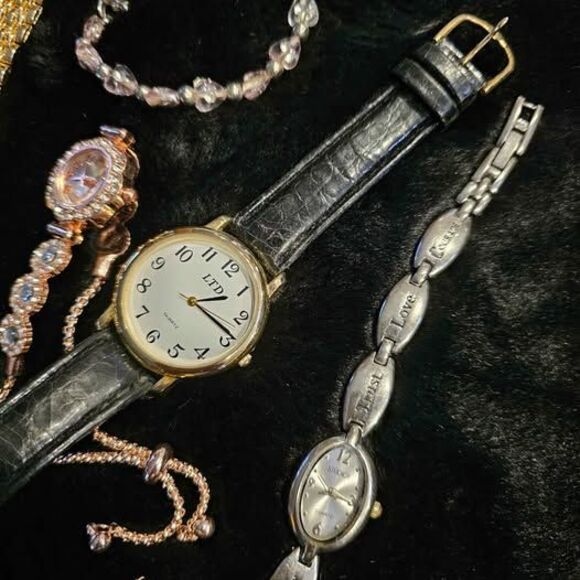 Resellers lot of working watches #103R. main image 5